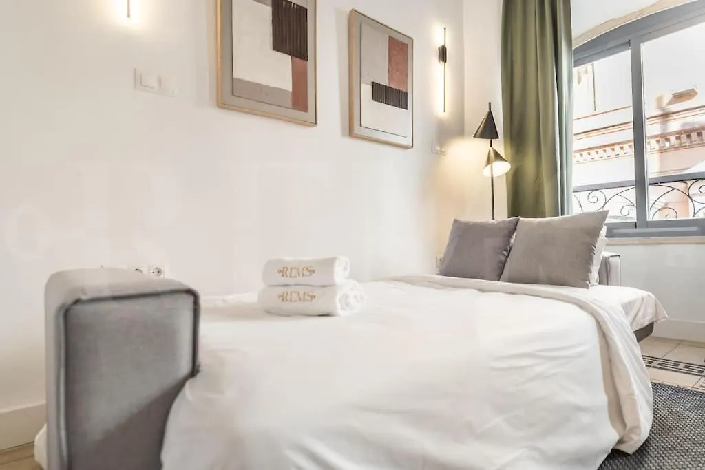 Sophisticated Apartment With Terrace By Rems Málaga